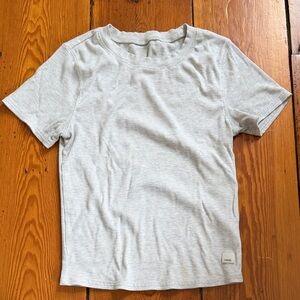 Vuori Light Gray Short Sleeve Pose Fitted Tee size XS